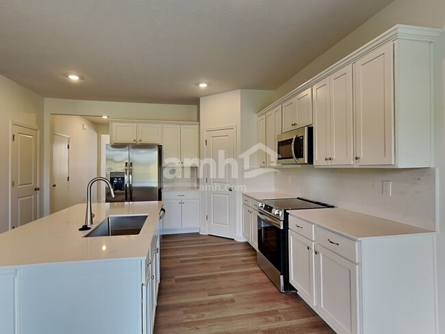 Foto del edificio - 9172 Henley Ave