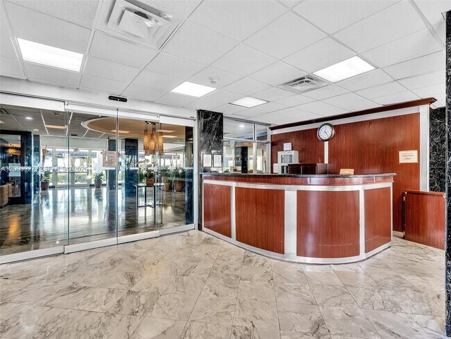 Foto del edificio - 500 Bayview Dr