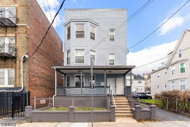 Foto del edificio - 87 Columbia Ave