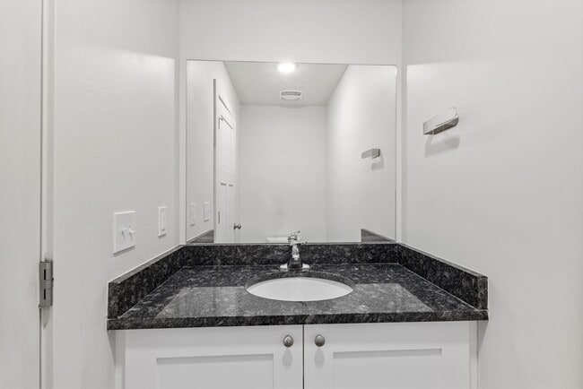 Building Photo - 917 N 100 W