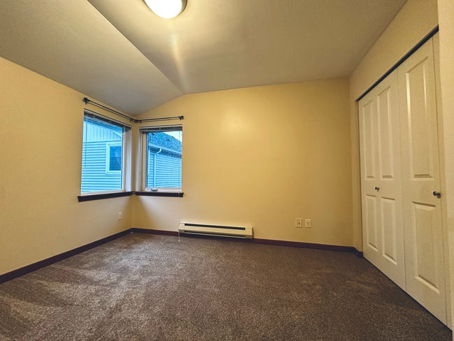 Top Floor - Guest bedroom - 9025 18th Ave SW