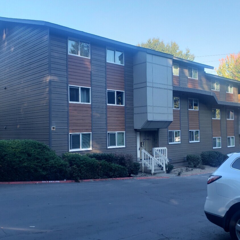 230 SW Clark St Unit C301, Issaquah, WA 98027 Condo for Rent in