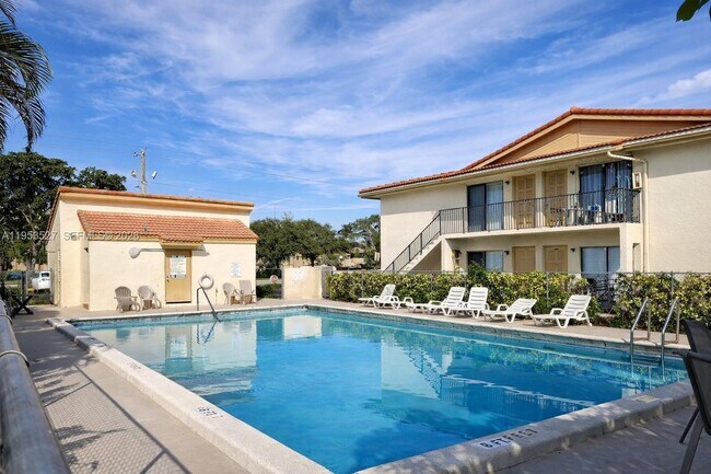 Foto del edificio - 11116 Royal Palm Blvd