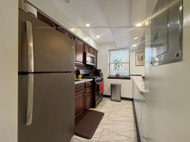 Building Photo - 2650 Birney Pl SE