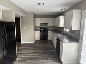 Building Photo - 804 Barry Ct