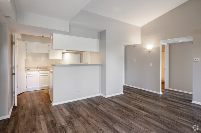 2BR, 2BA - 991SF - Living Room - Ashton Arlington Heights