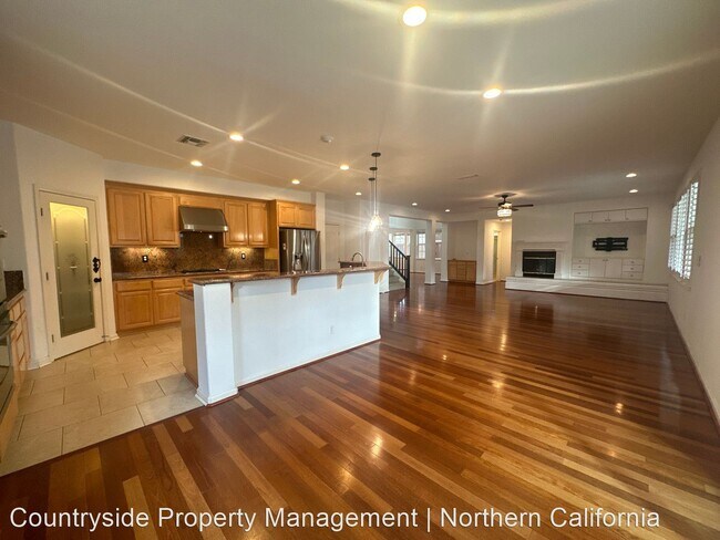 Foto del edificio - 5 br, 3 bath House - 1704 Saint Emillion Ct