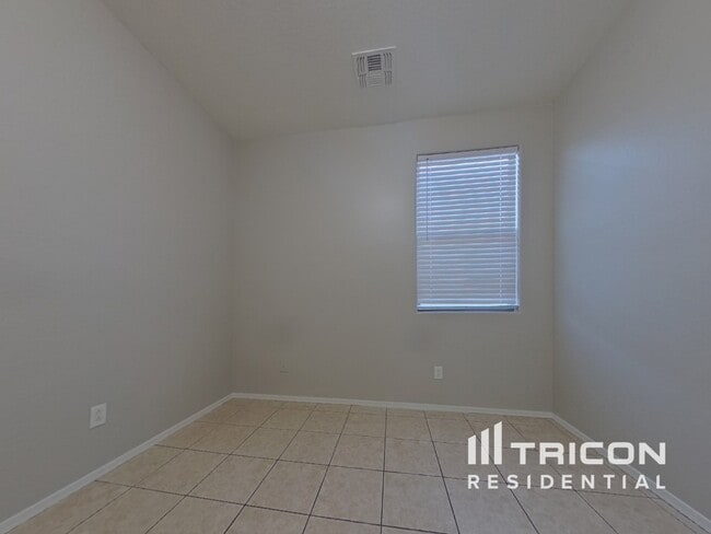Foto del edificio - 7919 S 73rd Dr