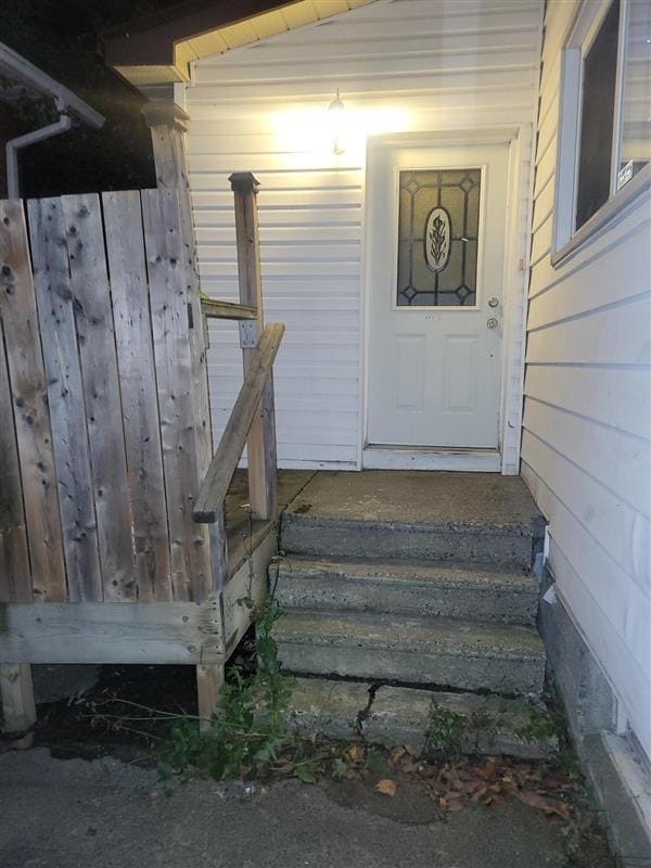 Building Photo - Charming 1 Bed / 1 Bath Main Floor Unit – ...