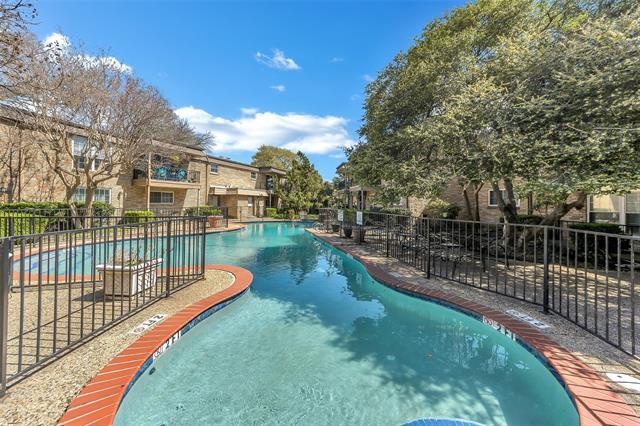 Foto del edificio - 7906 Royal Ln