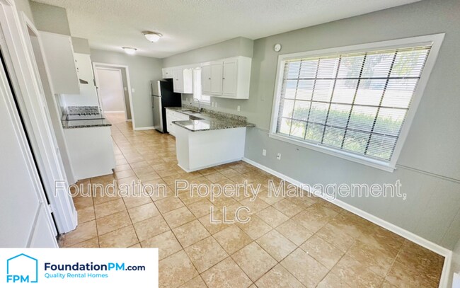 Building Photo - 8696 Beechcroft Pl S