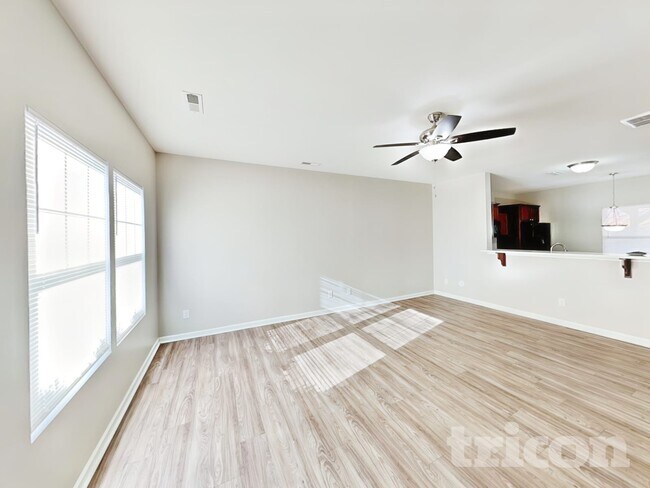 Foto del edificio - 2491 Marthas Ridge Dr