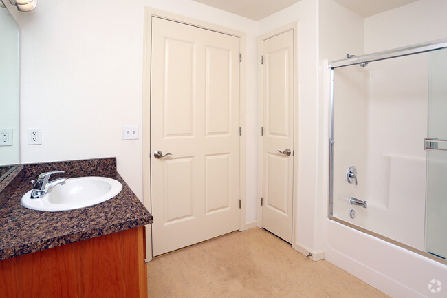 Loft Bathroom - 1804 Mission St