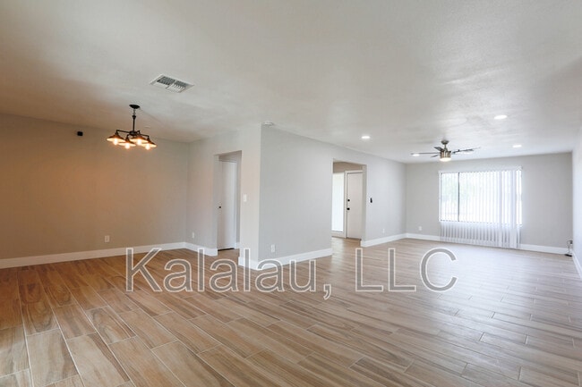 Building Photo - 1817 E Alameda Dr