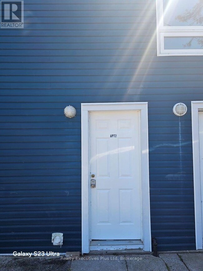 Building Photo - 884 County Rd 6 S
