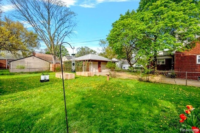 Building Photo - 2180 Vernier Rd