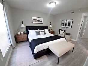 Building Photo - 8100 Creekbend Dr