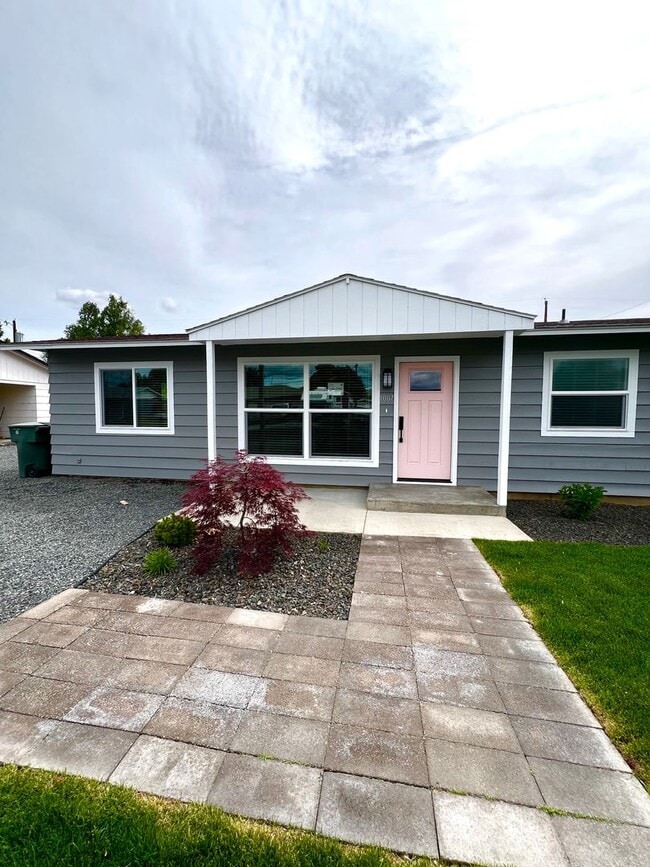 Building Photo - Non-Refundable & Security Deposit Total: $2400.00