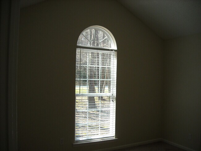 Building Photo - True 4 bedroom in Richmond Hill