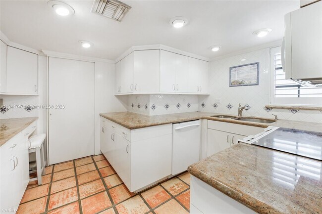 Building Photo - 3 br, 2.5 bath Condo - 437 Santander Ave A...
