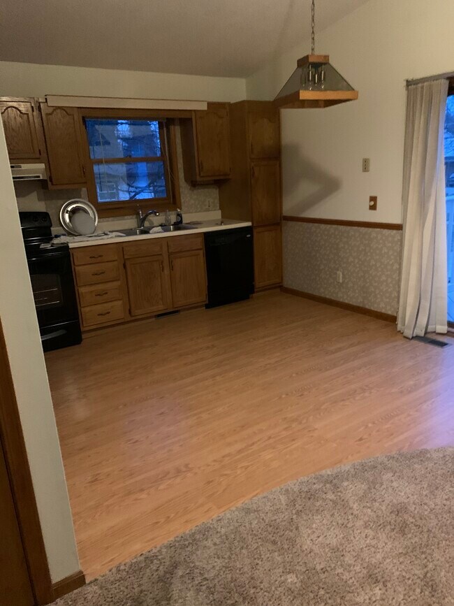Kitchen - 903 E Gaylord St