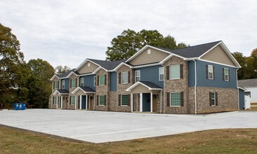 Building Photo - 805 E Main St