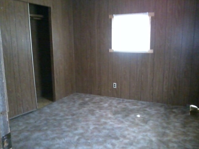Building Photo - 1048 W Rosamond Blvd