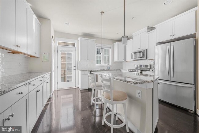 Building Photo - 12611 Macaulay St