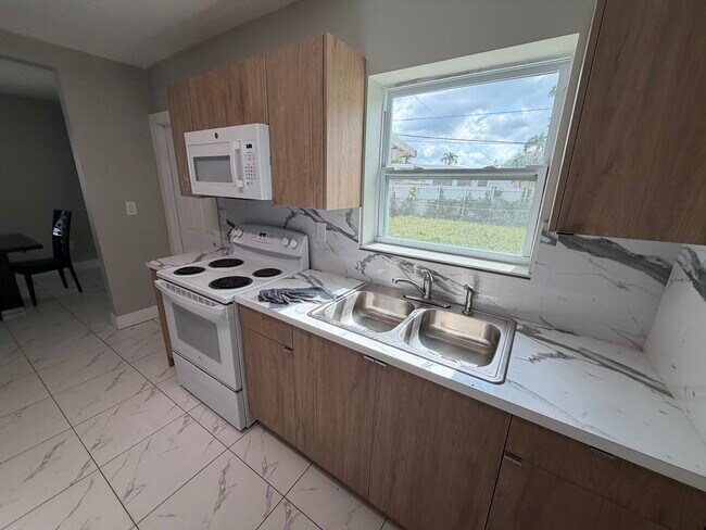 Foto del edificio - 15121 NW 32nd Ave