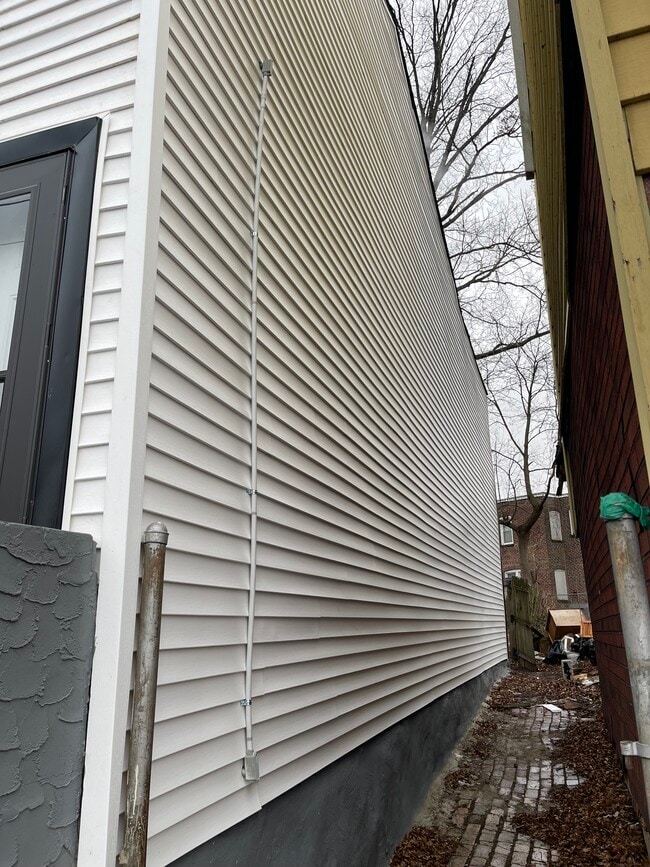 Building Photo - 517 Rev S Howard Woodson Jr Way