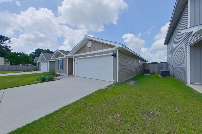 Building Photo - 416 Monarch Ln
