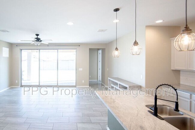Foto del edificio - 14611 W Dahlia Dr