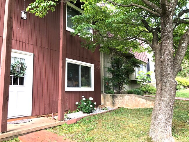 Foto del edificio - 67 Woodlake Dr