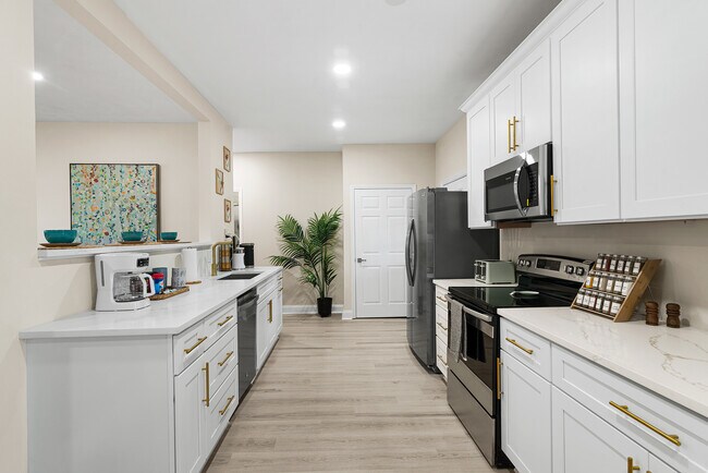 Foto del edificio - 5315 Shore Dr