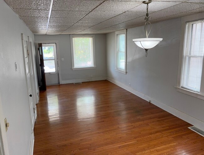 Building Photo - 2113 W Sherman Ave