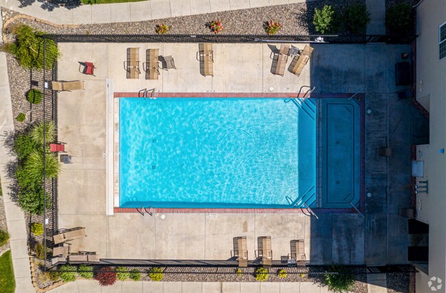 Foto del edificio - Apartments @ Falls Crossing Phase "1" (A,B,C)