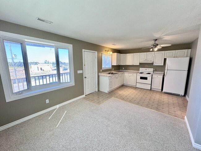 Building Photo - 1011 Front Rd