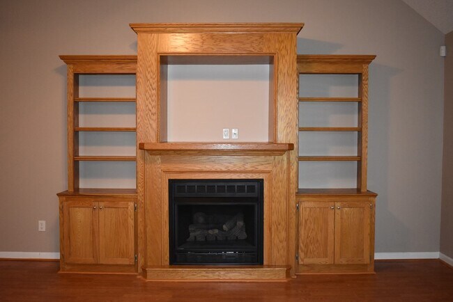 Building Photo - 3190 Foxcroft Cir