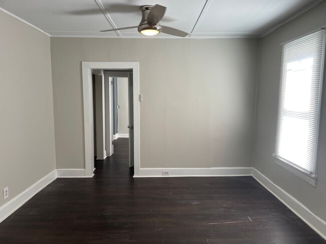 Building Photo - Updated Duplex - Includes Stackable Washer...