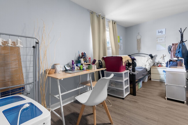 Building Photo - 1 Bedroom Apartment in Hull - Prime location