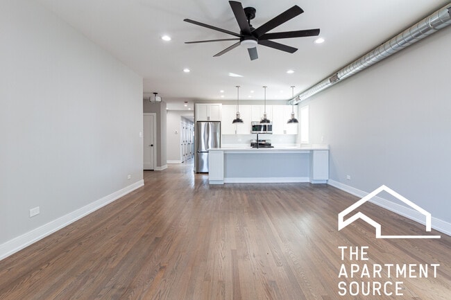 Building Photo - 1241 W Carmen Ave