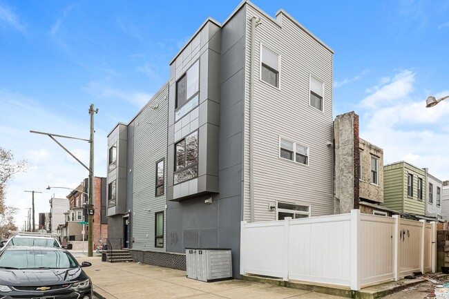 Building Photo - 1400 S 24th St