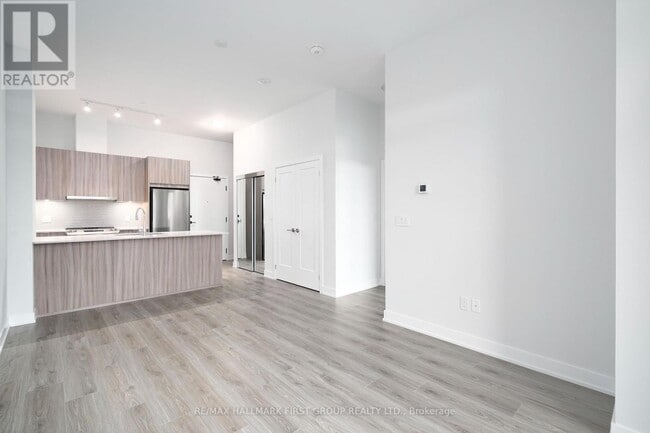 Building Photo - 4130-4130 Parkside Village Dr