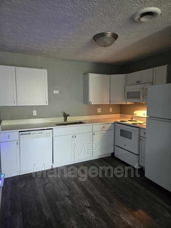 Building Photo - 2218 Emerald Dr