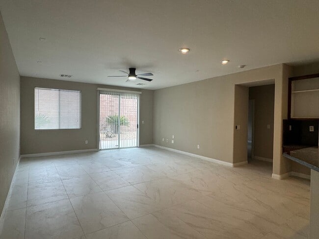 Building Photo - Great 1 story home 4br, 2bath, 3cg