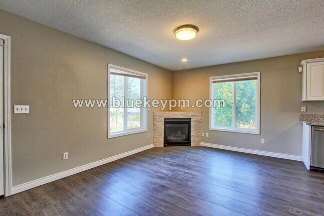Building Photo - REDUCED $100!!  1 Bed, 1 Bath ADU with 1 C...