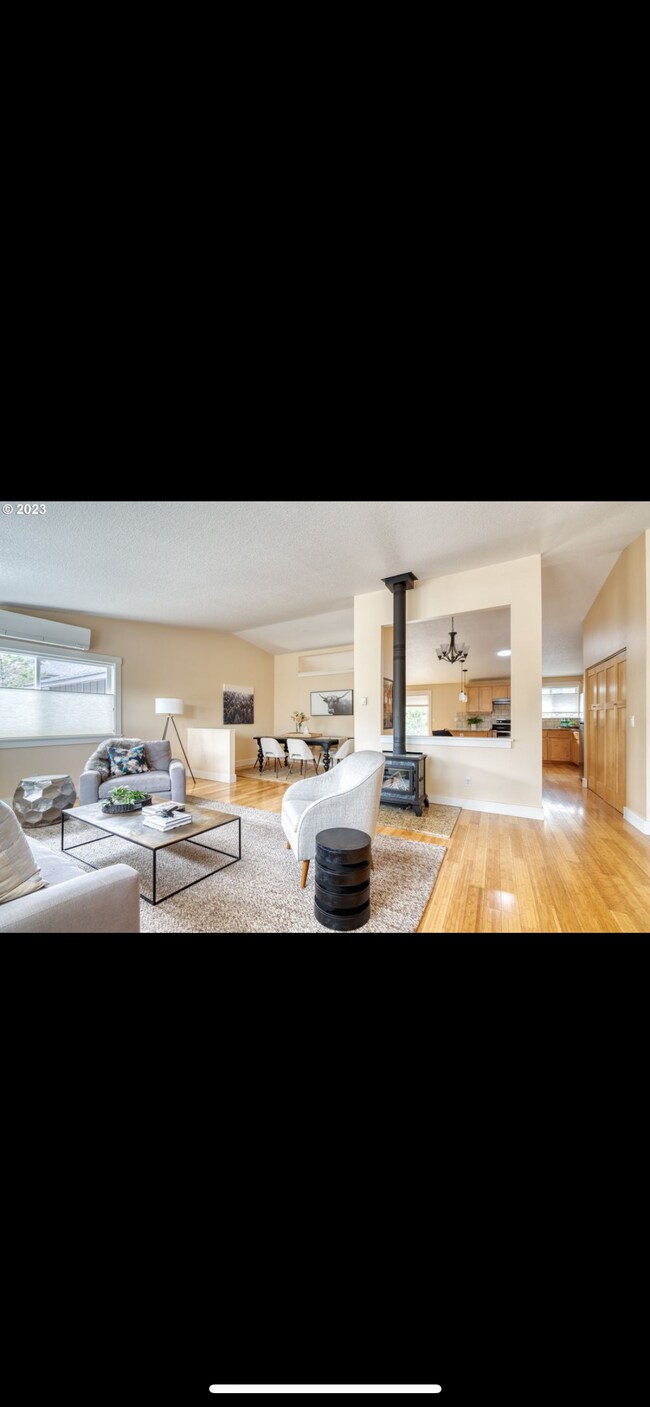 Foto del edificio - 3062 NW Kelly Hill Ct