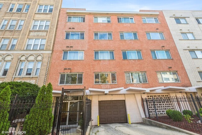 Foto del edificio - 5953 N Kenmore Ave