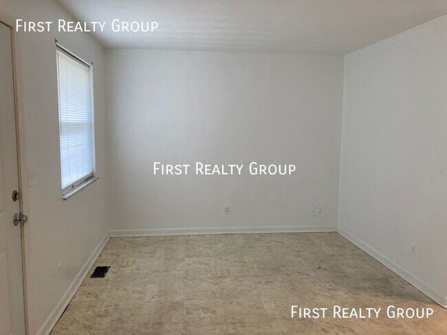 Foto del edificio - 2 Bedroom 1 Bath Apartment, Move in Ready!