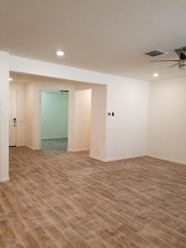 Foto del edificio - 4861 S Ellesmere St
